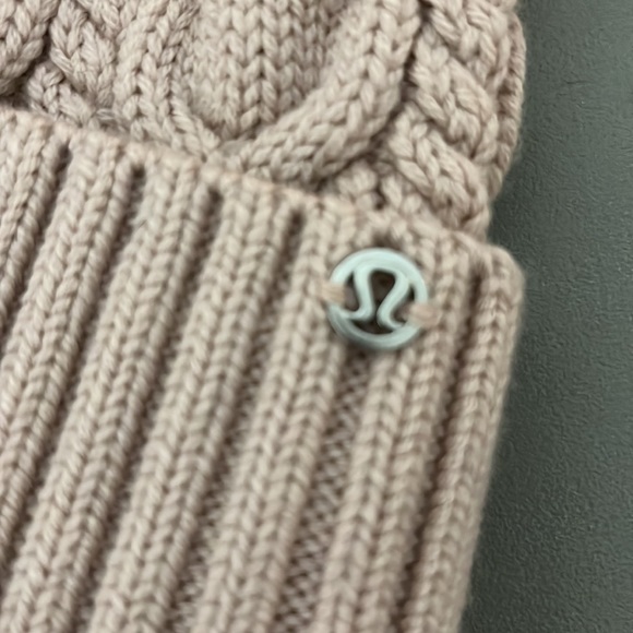 Lululemon tuque - Picture 3 of 3